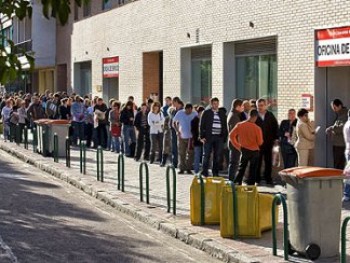 Безработица в Испании увеличилась после пяти месяцев падения