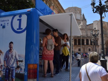 В Валенсии работает мобильный информационный пункт для туристов