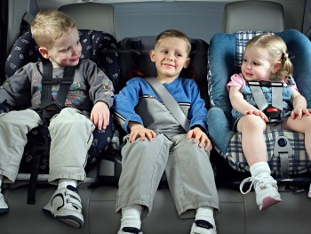 В Испании детям ниже 135 см разрешно ездить только на заднем сиденье