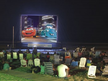 На валенсийских пляжах можно будет посмотреть кино под открытым небом