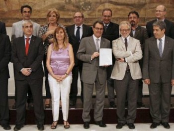 Каталонские чиновники получают вдвое больше Рахоя