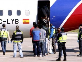 Каждый депортируемый нелегал обходится казне Испании в 7 тыс. евро