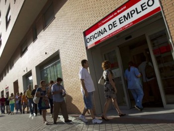 Безработица в Испании снизилась до уровня августа 2010 года