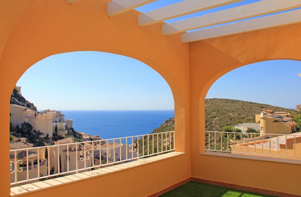 Новые апартаменты с панорамными видами на море в Кумбре дель Соль (Аликанте)