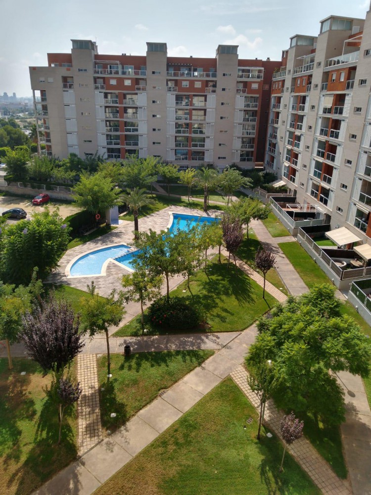 Piso en residencial con piscina en Paterna.